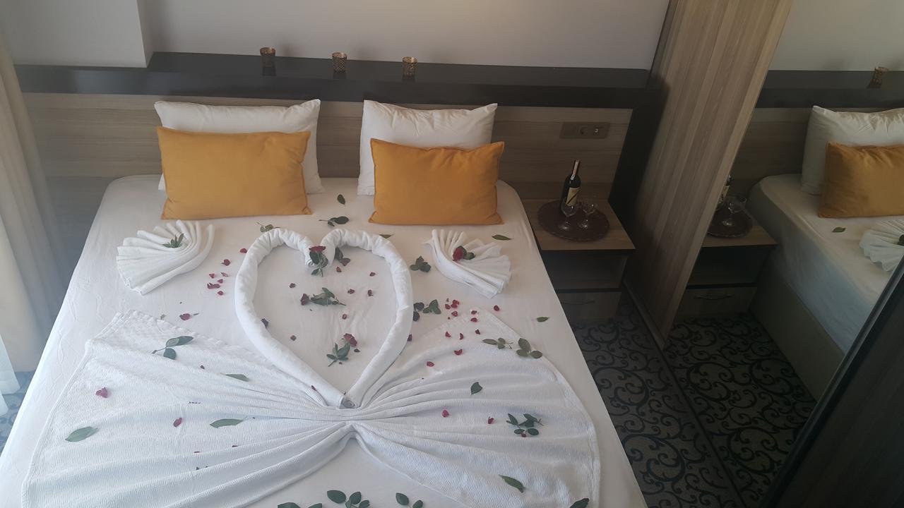 Elisa Hotel Ayvalik Exterior photo